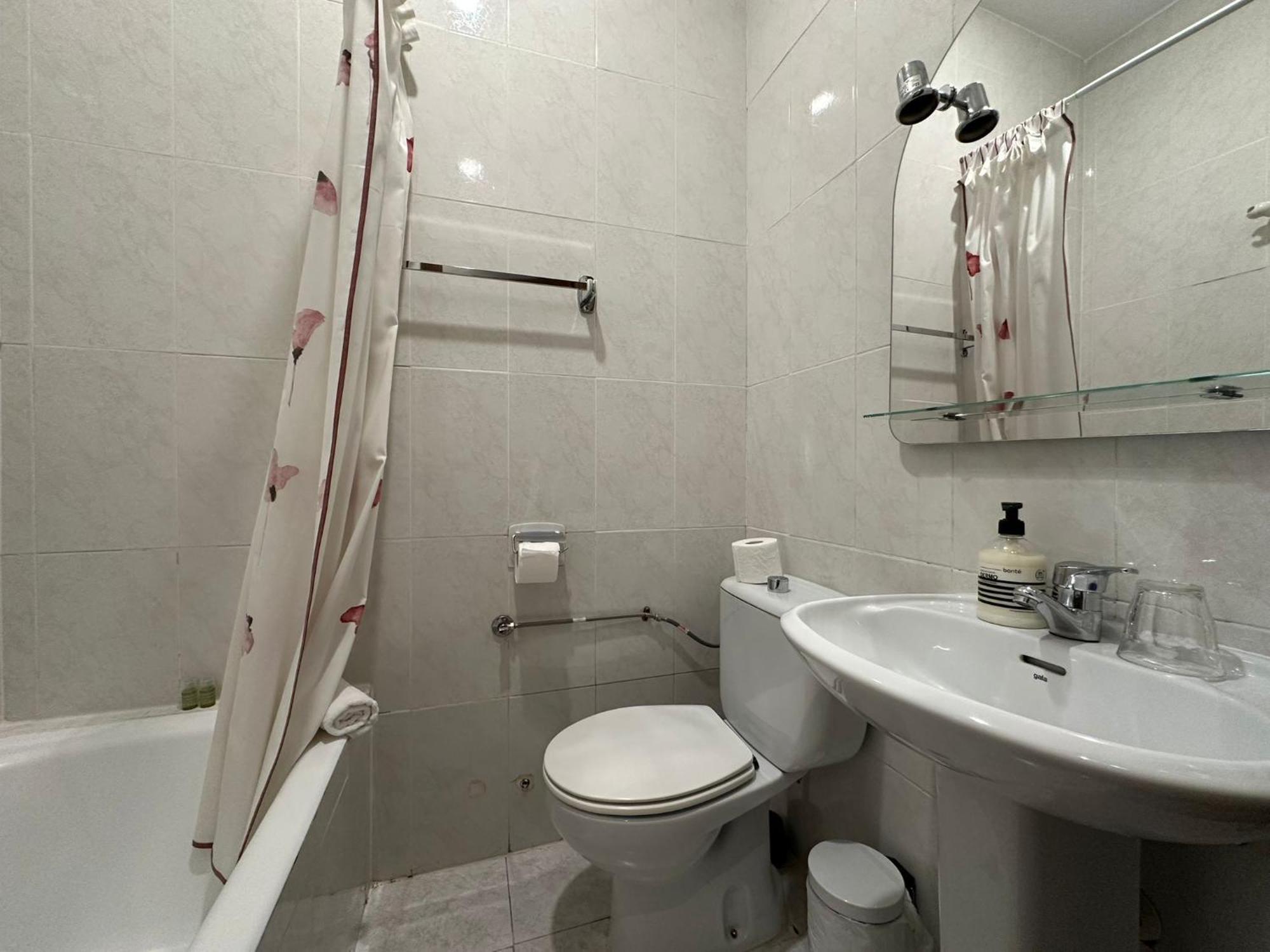Hostal Villamanez Madrid Exterior foto